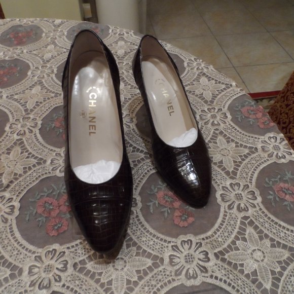 Chanel Brown Crocodile Leather Classic Heeled Pumps Size 7 1/2M - Picture 4 of 16